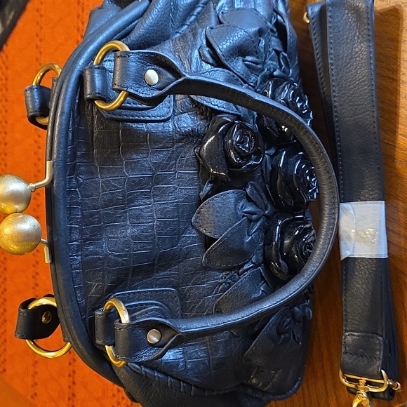 Isabella Fiore Black Leather Kiss-Lock Satchel / Crossbody with 3D Rosettes - Picture 13 of 16